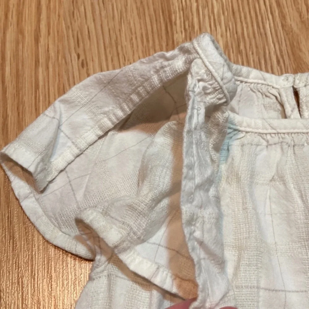 Old Navy flutter sleeve top 12-18 months‎